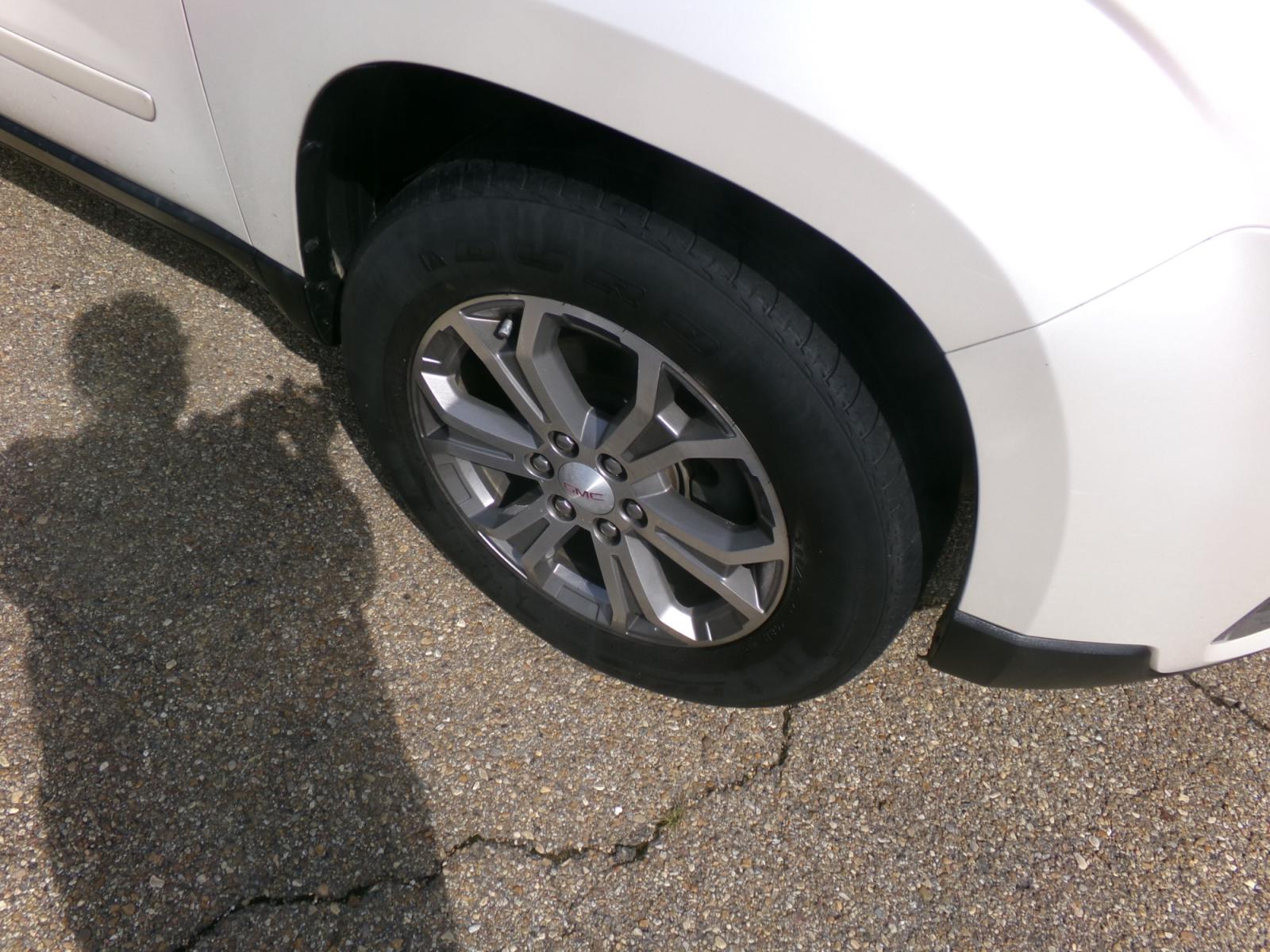 2015 White /Brown GMC Acadia SLT (1GKKRRKD4FJ) with an 3.6L engine, automatic transmission, located at 401 First NE, Bearden, AR, 71720, (870) 687-3414, 33.726528, -92.611519 - Photo #6